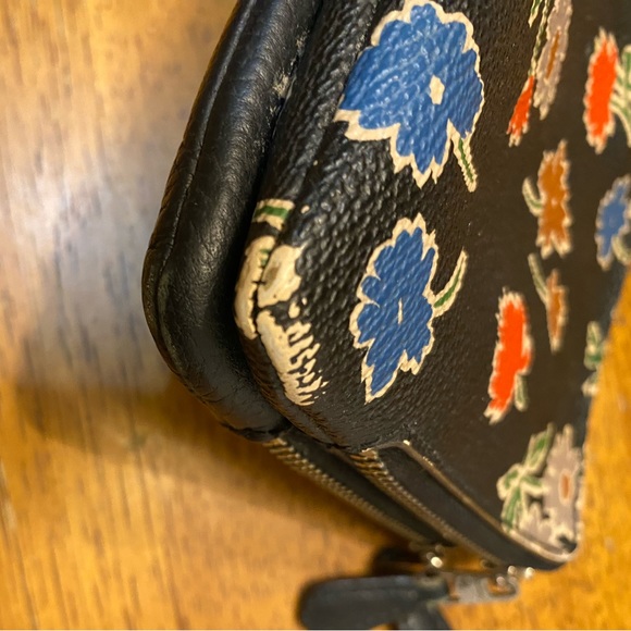 Coach wristlet - Picture 2 of 10